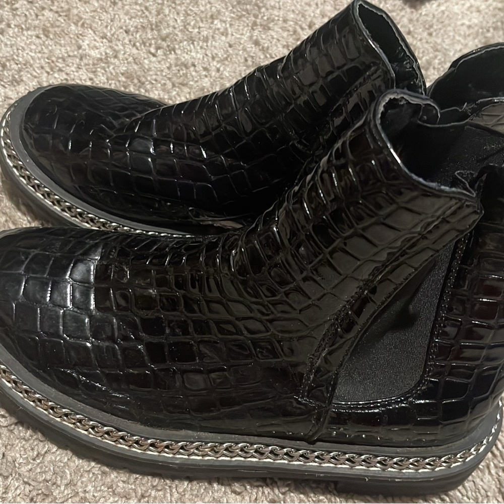 Black Ankle Boots with Textured Leather and Sturdy Sole